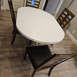 Kitchen Taboe and 4 Chairs