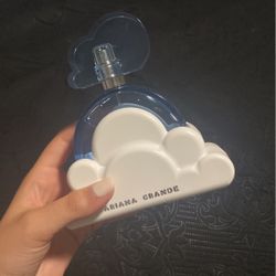 Ariana Grande Perfume 