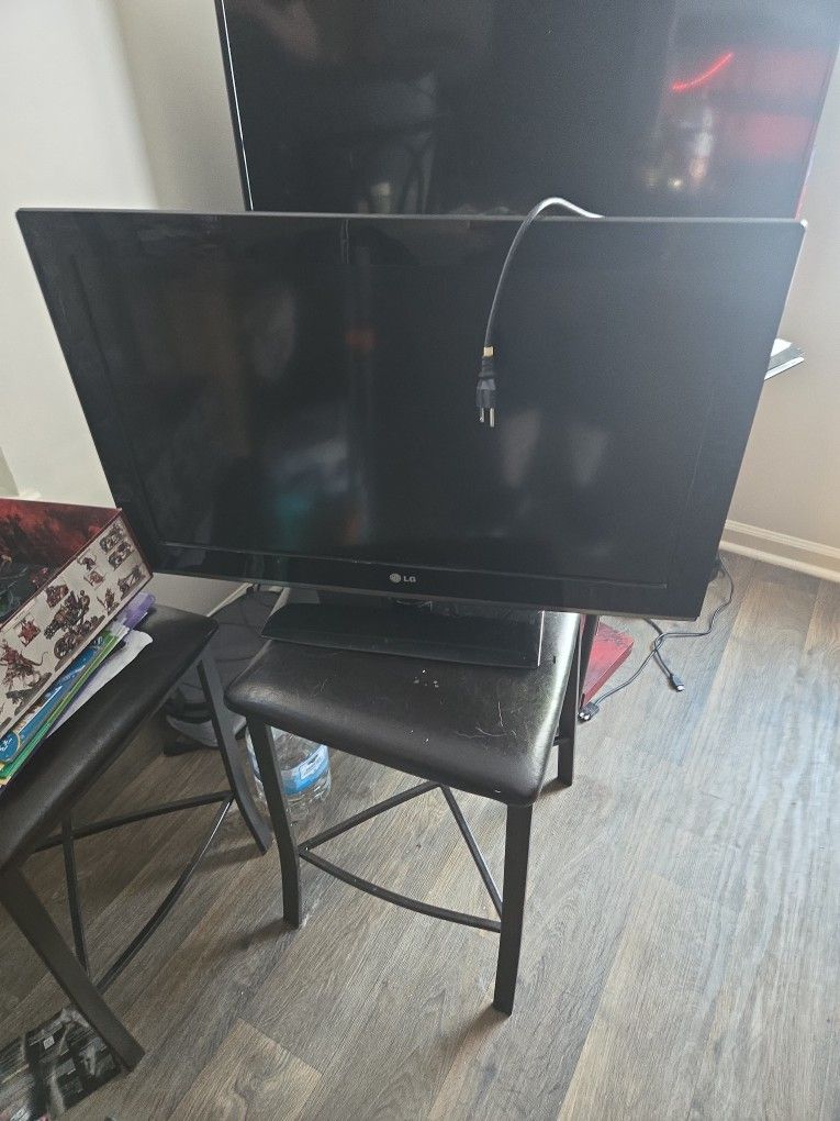 32" LCD Flat Screen TV