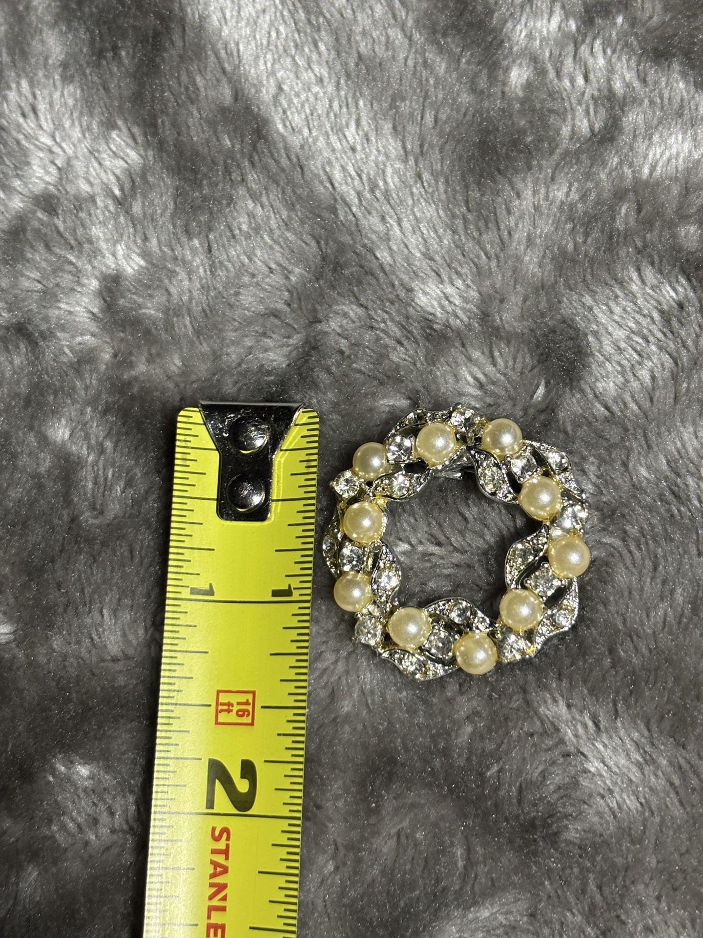 Vintage KNOCK OFF of Richelieu Brooch