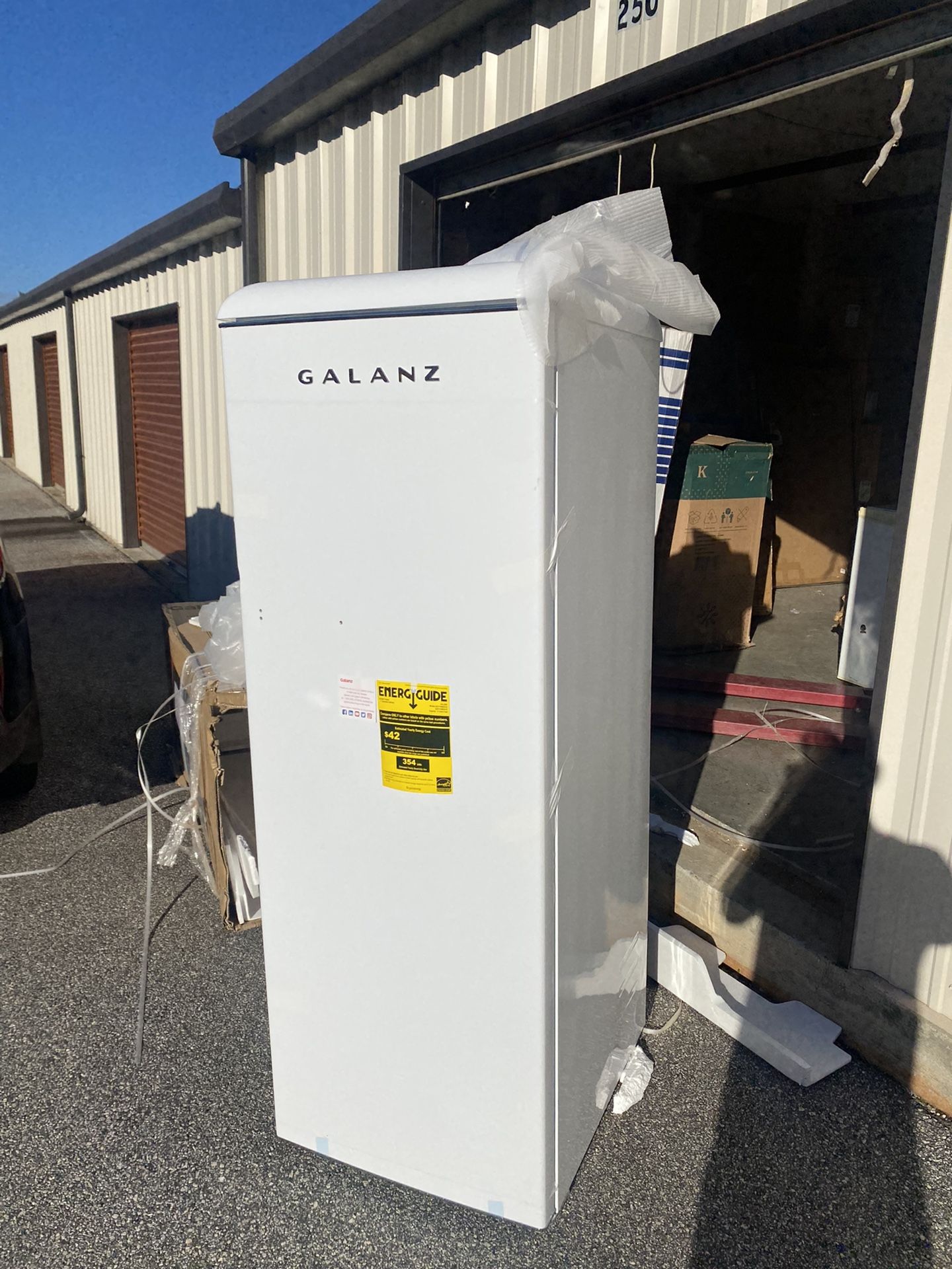 Galanz 11 Cu. Ft. Freezer/Refrigerator Combo New with Cosmetic Defect