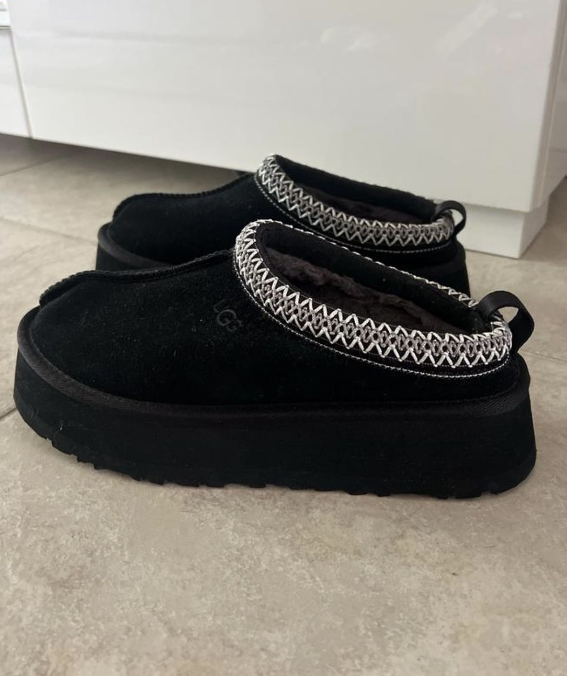 brand new tassmen 2 uggs platform