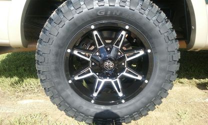 Off road wheels and tires