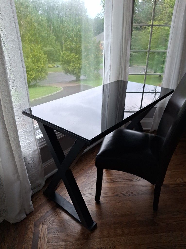 Pier 1 Desk