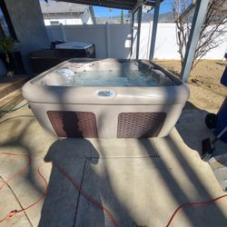 2019 Master Spa 110v Plug An Play...  Beautiful SPA No Issues  Heats Up To 104" Has A Digital Control Panel And Lights .
