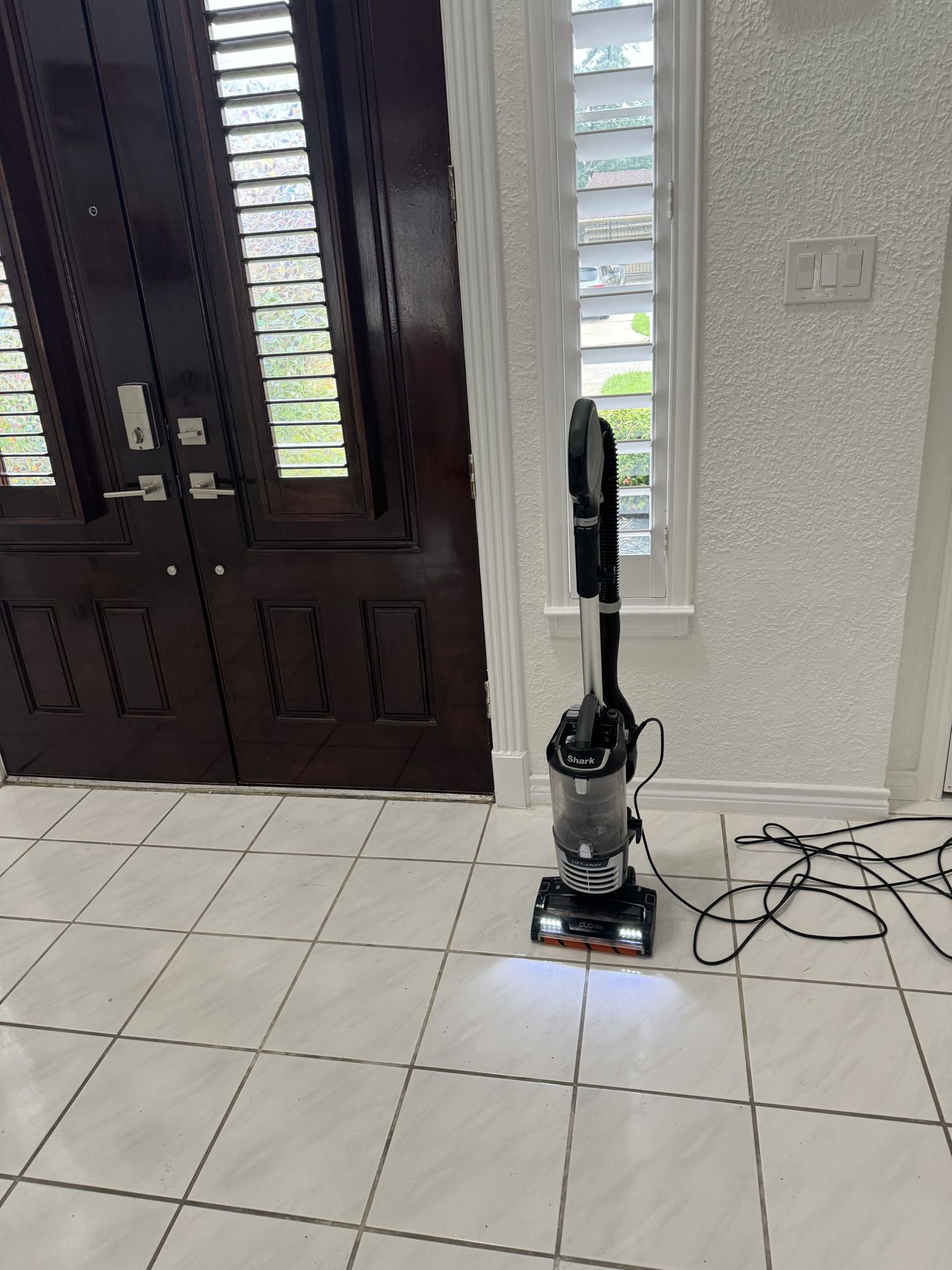 Shark Vacuum Duo Clean. Aspiradora Para Piso Y Carpeta