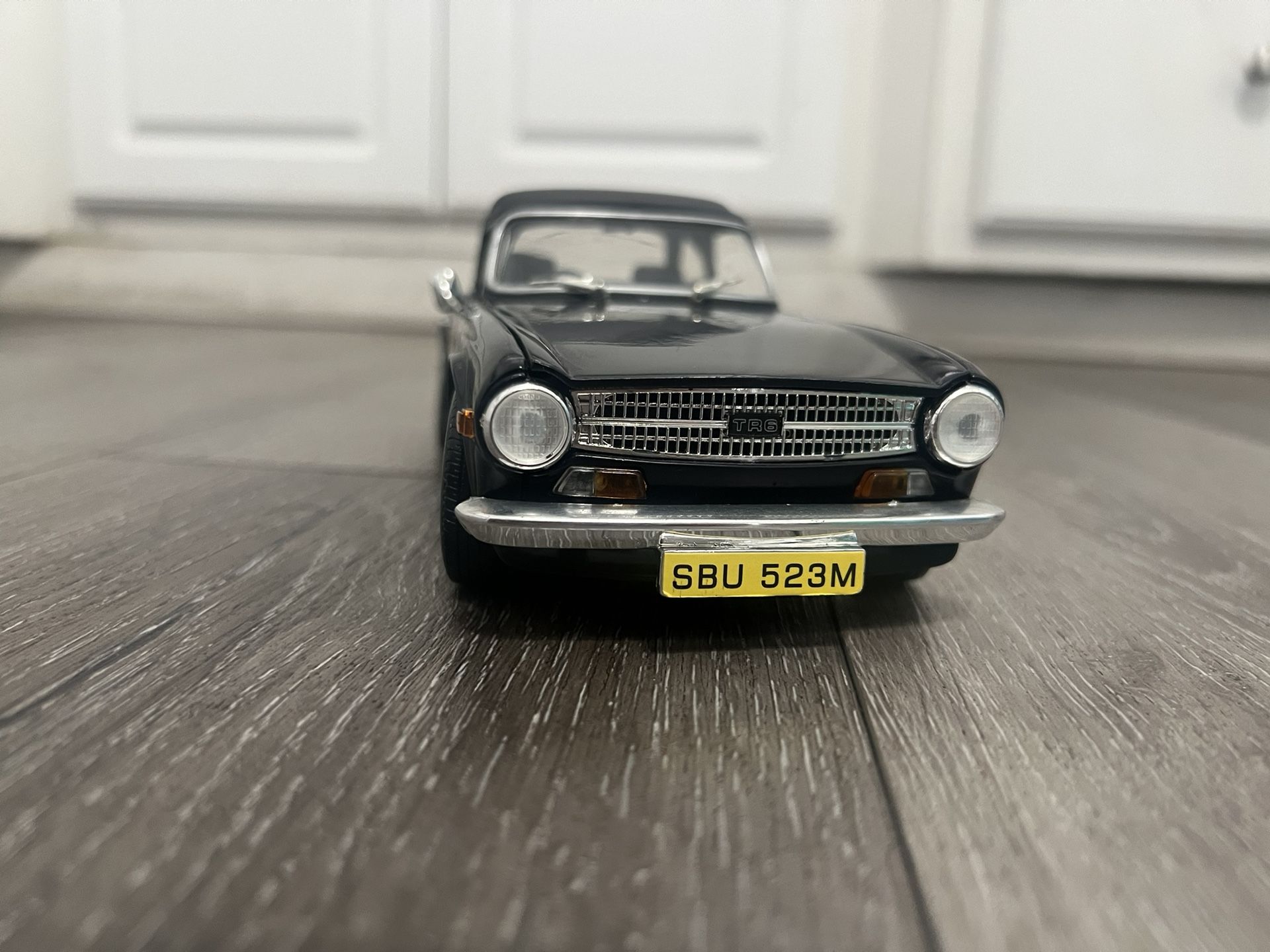 Diecast 1/18 ERTL 1974 Triumph TR6