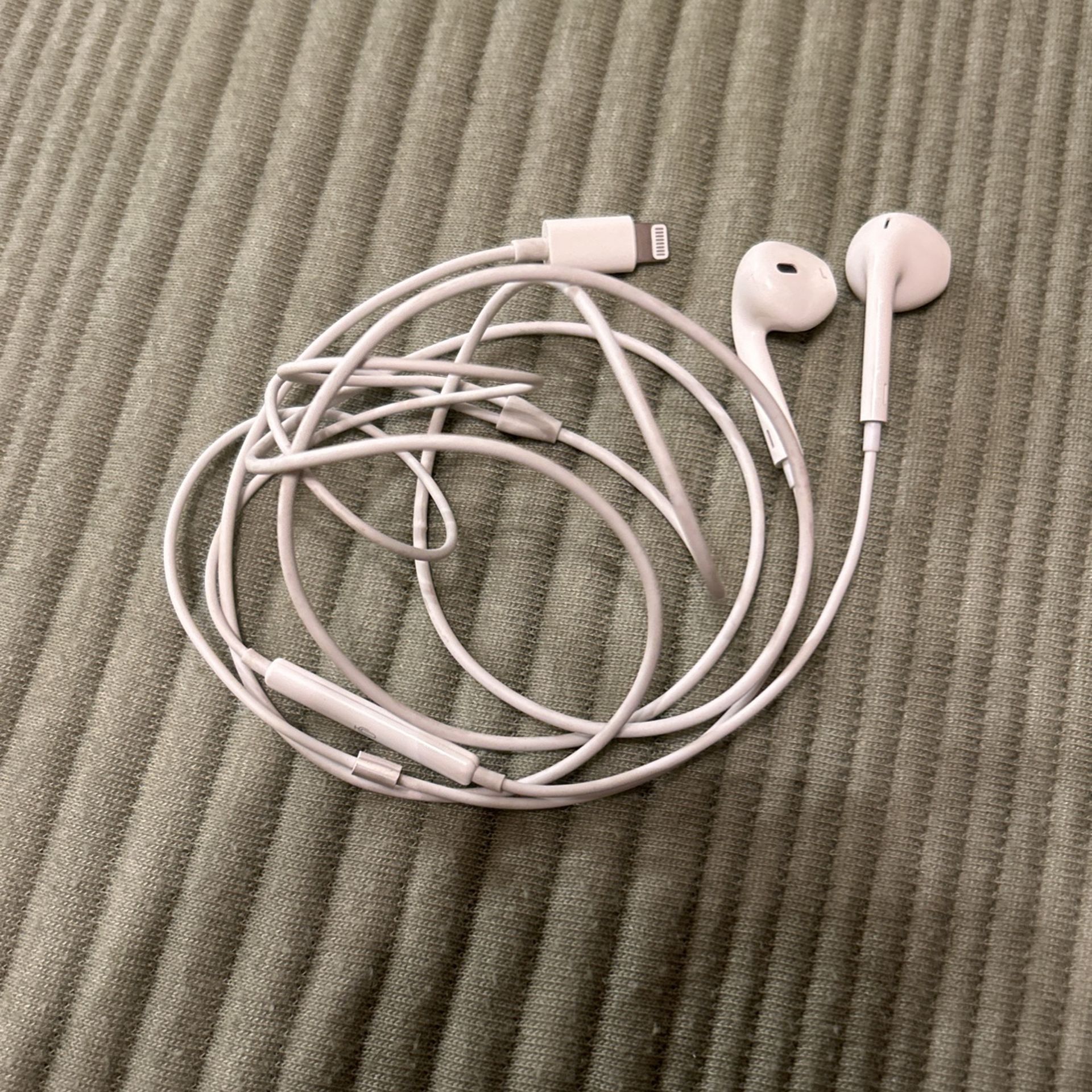 Apple EarPods with Lightning Connector