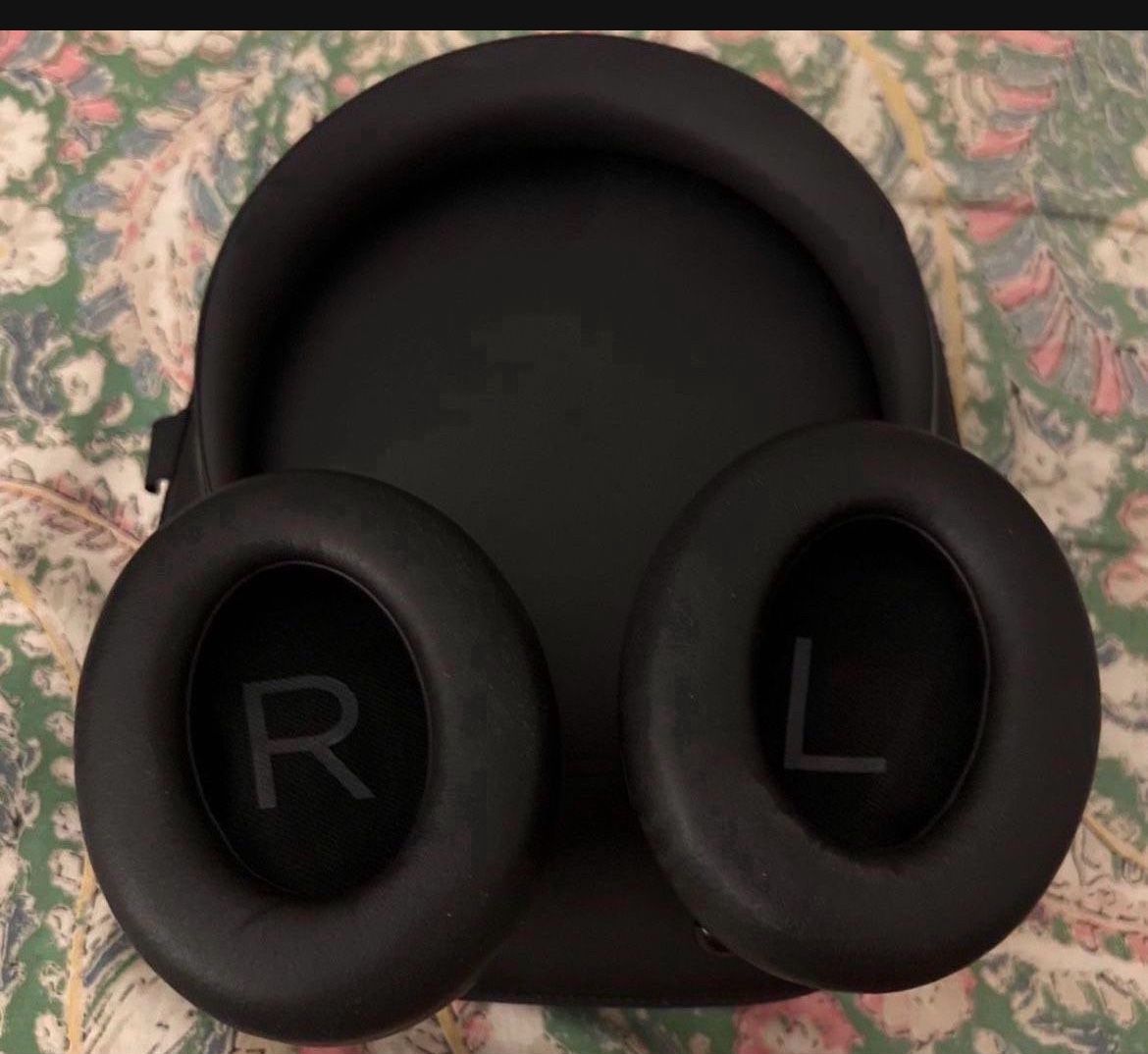 Bose Canceling Noise Headphones 700 Black Color , With Case. 