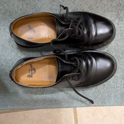 Dr Martens- Women -11837- Size 8 - New 