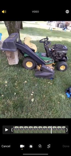 John Deere Lawnmower 