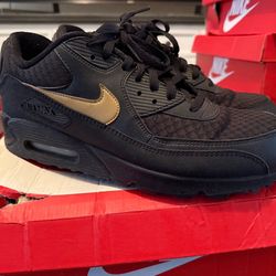 Nike shoes men size 12