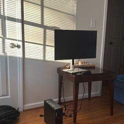 Hp Desk Top Computer Adjustable In Great Condition 