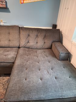 Sectional/couch With Chase