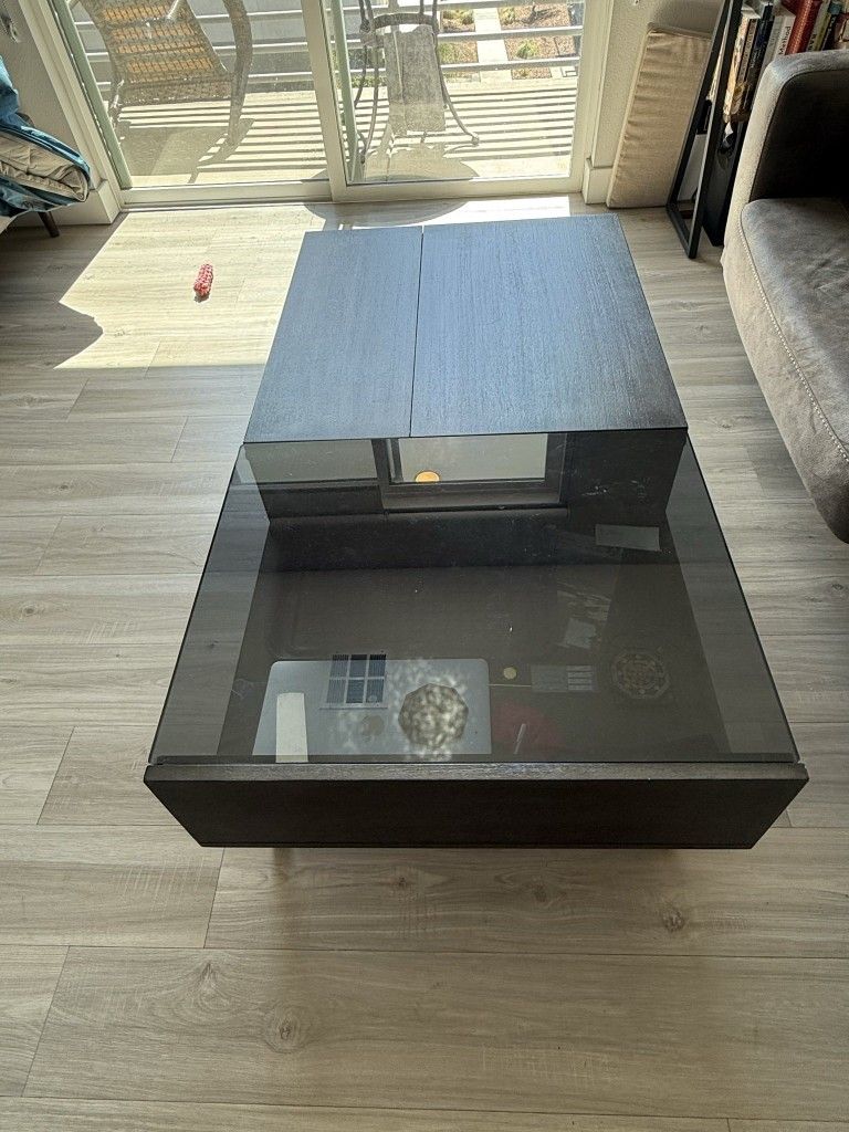 Living Spaces Lift-up Coffee Table