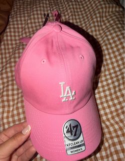 La baseball hat with bow tie