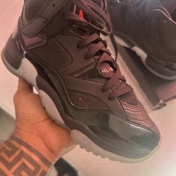 Size 7 asking for $100