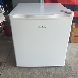 Commercial Cool 1.6 Cu-Ft Refrigerator 
