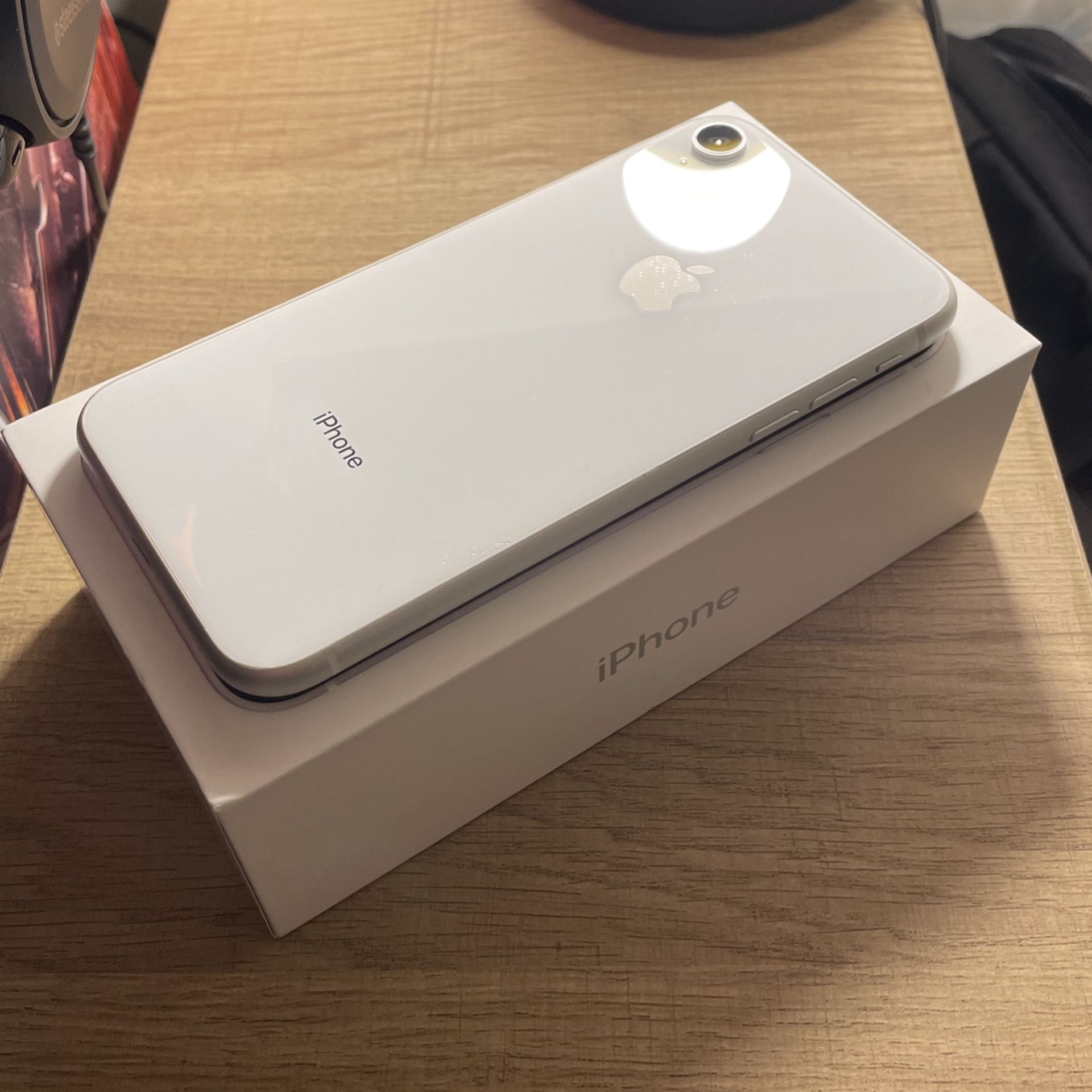 iPhone Xr (great Condition) Unlocked