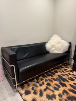Le corbusier lc3 style black leather sofa