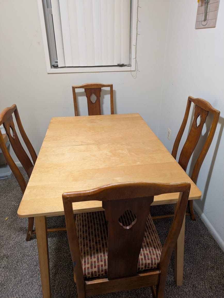 Expandable wooden dining table + chairs