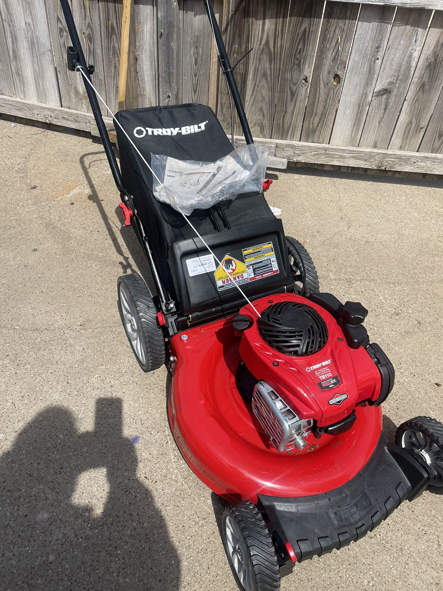 MOWER Troy - Bilt /TB110 21In 140cc Briggs And Stratton Gas Walk Behind Push Mower With Rear Bag / Brand New/the Price Is Firm