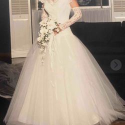 1950,s Wedding Dress. Lace & Tulle With Matching Gloves 25” Waist