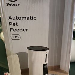 Automatic pet feeder