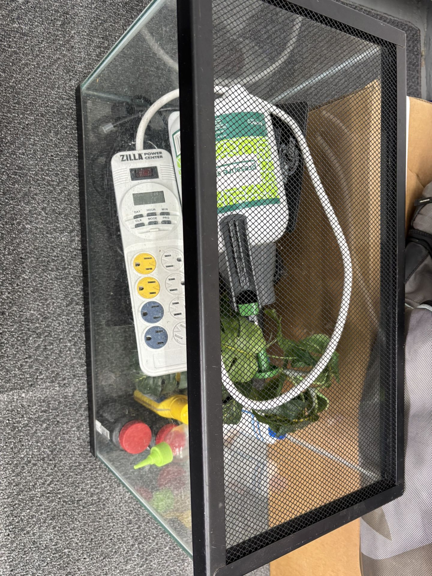 Reptile Tank With Accessories
