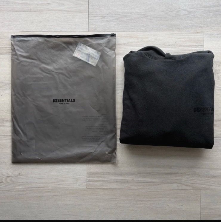 Essential hoodie