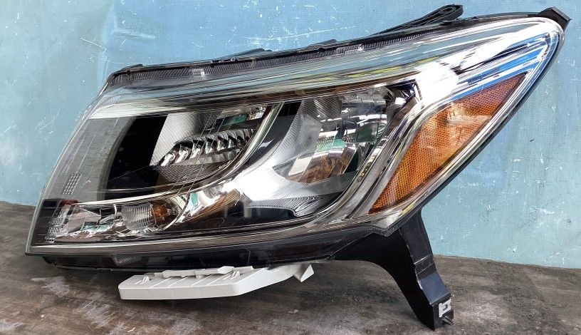 2013-2016 NISSAN PATHFINDER HEADLIGHT - LH . OEM 