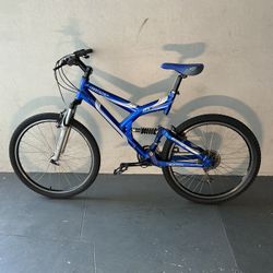 BICYCLE GIANT 24 SPEED SIZE 26 BRAND NEW 