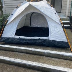Pop up tent for 3-4 people. Waterproof and Windproof!