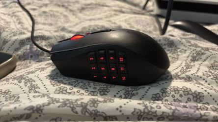 Razer naga gaming mouse