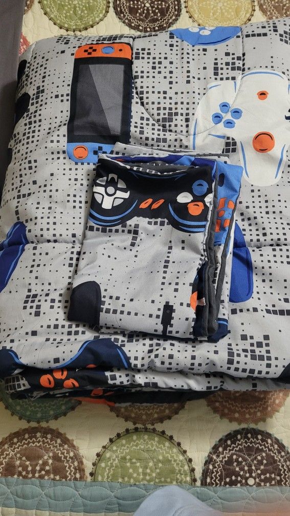 Your Zone Full Comforter & Shams