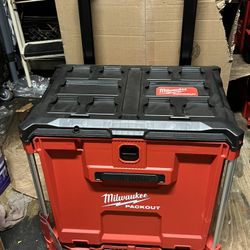 Milwaukee Packout Rolling Tool Box