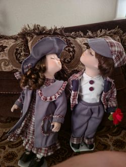 Porcelain kissing dolls