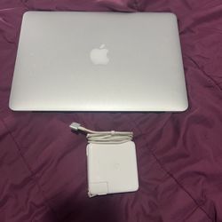 MacBook Pro Model A1502,13’ Retina, 2.6 GHz Dual Core i5, 8 Gigs of Ram, 512 SSD.