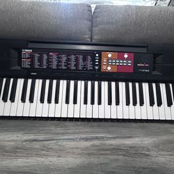 Yamaha Electric Keyboard PSR-FS1