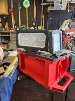 Milwaukee m18 packout light
