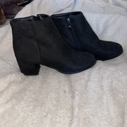 Women’s Size 8 heel boots 