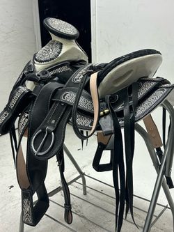 Monturas charra para caballos 100% piel de la mejor calidad y con excelentes diseños  Con todos sus accesorios incluidos  + cincho  + cabezada o corre