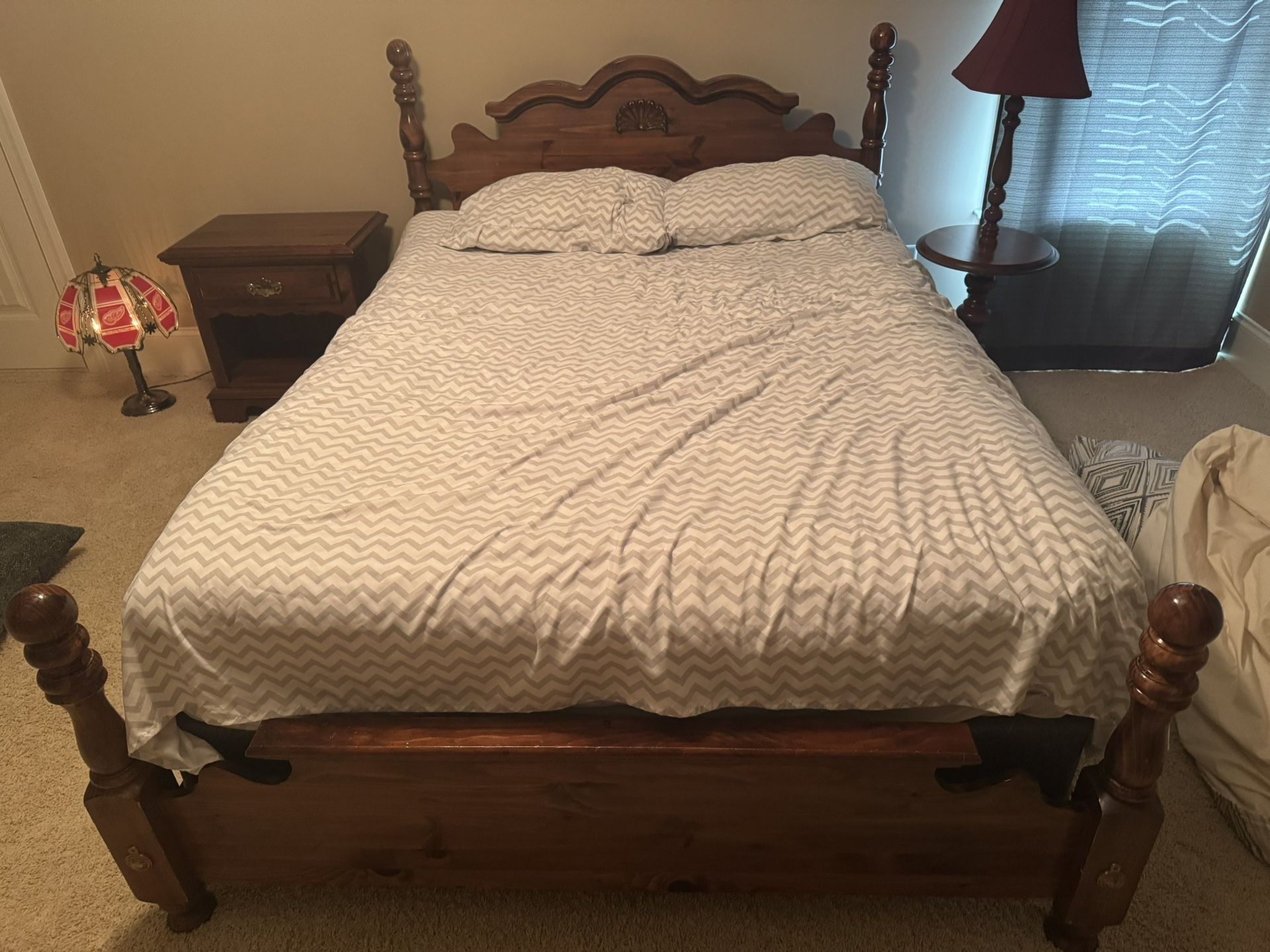 Solid Wood Queen/Full Bedroom Set