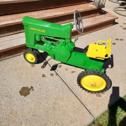 Antique. John Deere Tractor. Child's Toy. 