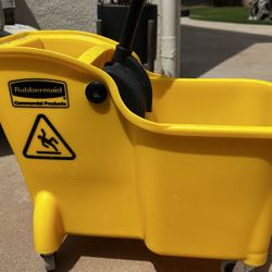 Rubbermaid Commercial Cleaning 