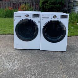LG WASHER AND DRYER SET. 