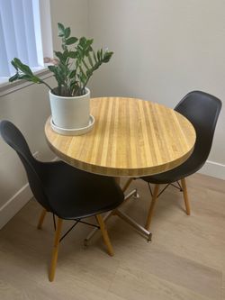 Kitchen table and 2 chairs