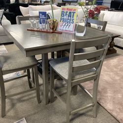 Simple Dining Set 🩶✨ $399