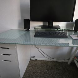 Computer Desk With Monitor And Speakers 