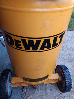 DEWALT air compressor 1.6 horsepower 15Gal works fine  asking 130 $
